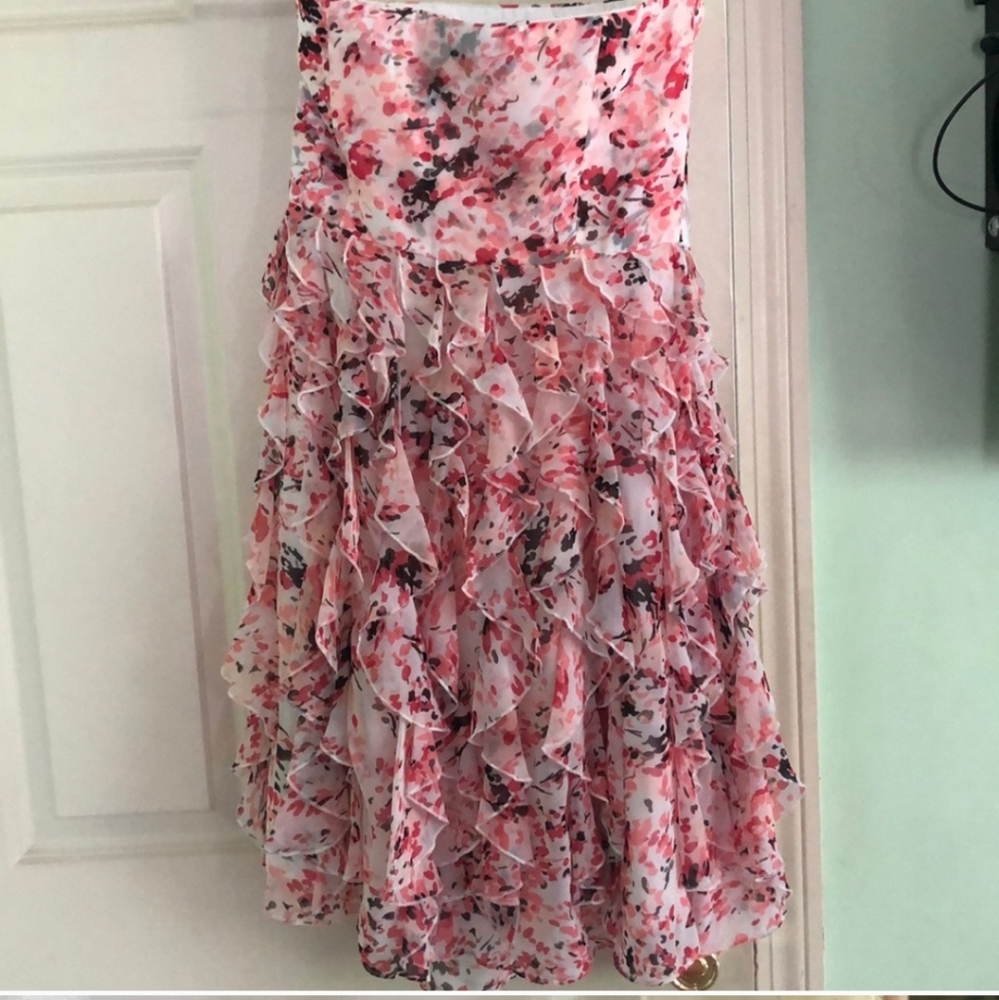 Stunning White House Black Market dress!
